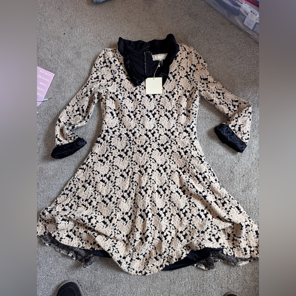 Areve Black and Cream Lace Chemise with Velvet Trim